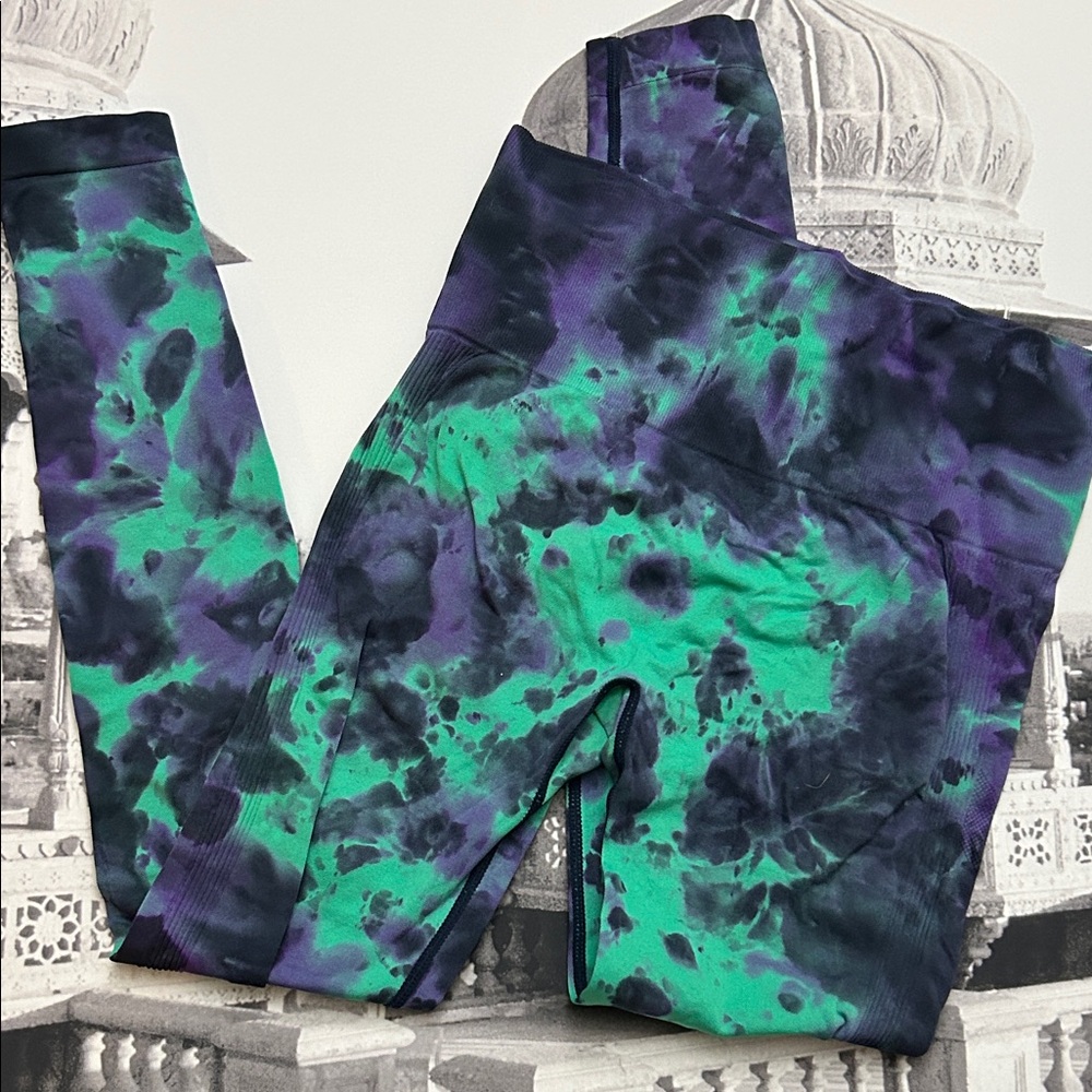 Tie-Dye Leggings in Purple and Green